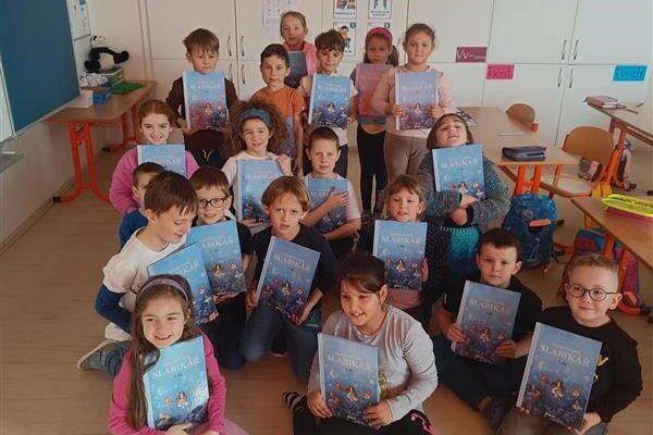 Slabikář a lidské tělo v životní velikosti