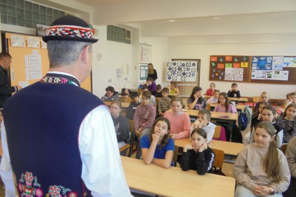 Folklórní přednáška p. uč. Lubomíra Kalába